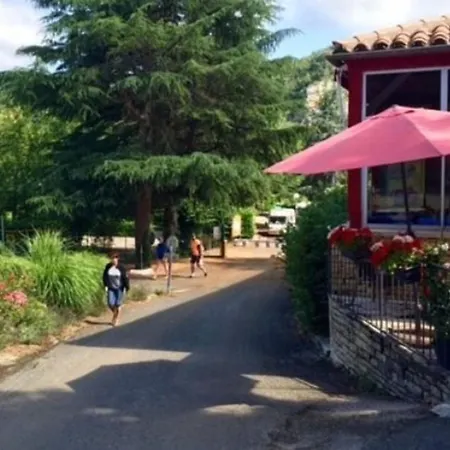 مكان تخييم Mobil-home Accessible - 8 Pers. - Api-1-52-2350